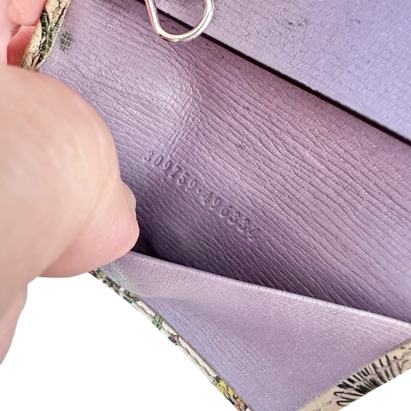 Authentic GUCCI White Floral & Purple Leather Key & Card Holder - Picture 8 of 12